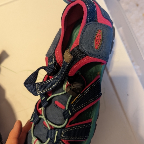 Keen water shoes - Picture 3 of 9